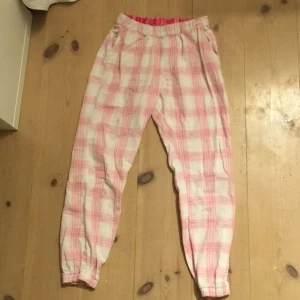 Strl 146/158 - Få gånger använd, ganska gammal. Strl 146/158💕30kr + frakt😍