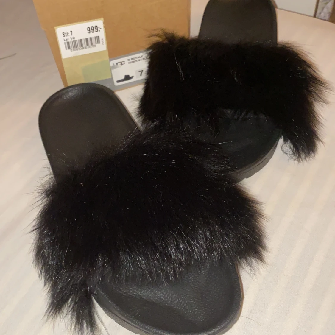 UGG’s svarta W royale tofflor strl: 38 - 90