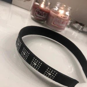 Diadem - Fint diadem! Köparen står för eventuell fraktkostnad 🥰