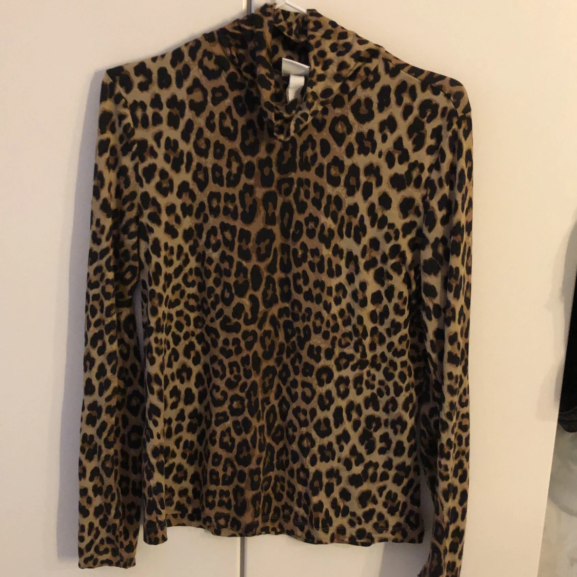 turtleneck topp i leopard - 91