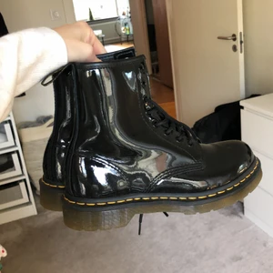 Dr Martens  - Helt nya Dr. Martens i storlek 38, använda en gång och har inga märken på användning alls. 
