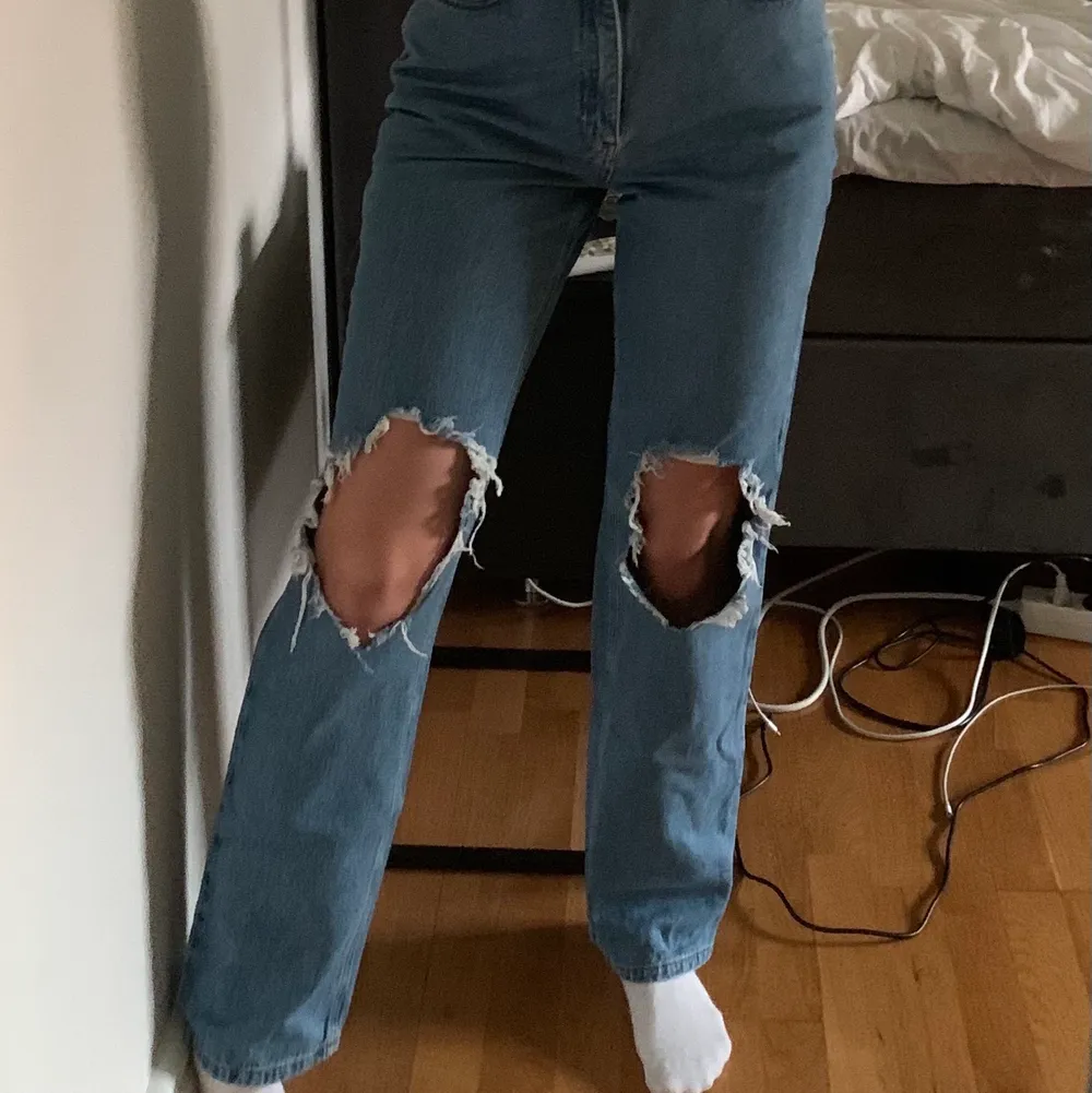 Jeans från Nakd med snygg passform. Är bra i längden på mig som är ca 170. Jeans & Byxor.