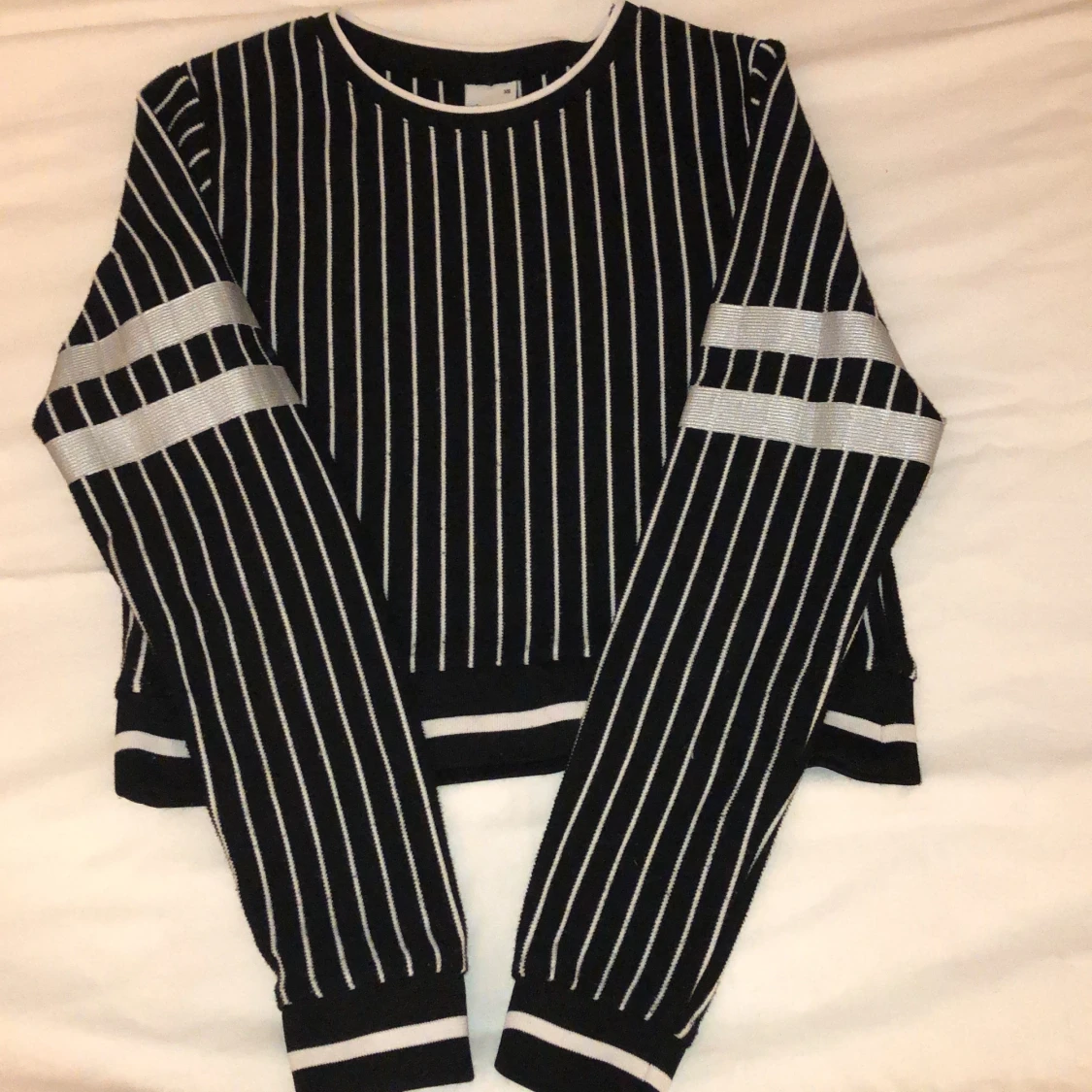 randig tröja m. detalj