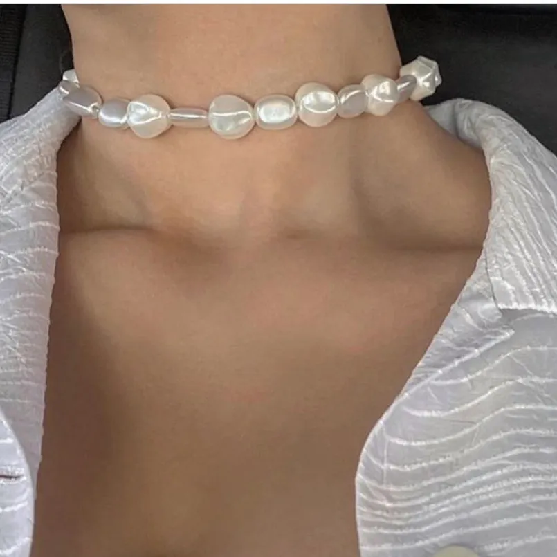Säljer dessa eleganta halsband ( vit pearl halsband 2 st kvar 175 kr ( Rope guld pläterad halsband passar även till killar ( perfekt som julklapp) för 299. Accessoarer.