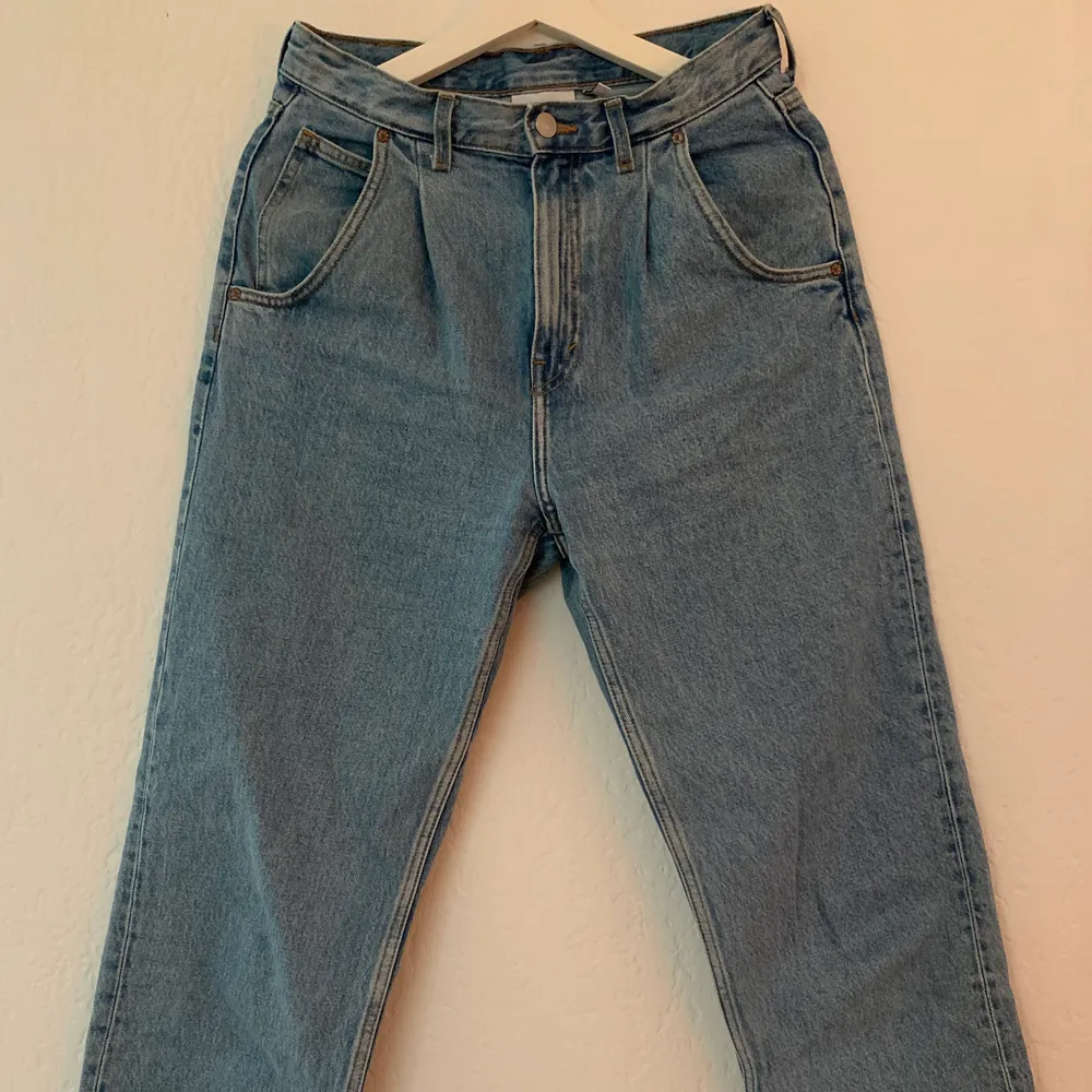 raka jeans från weekday. Jeans & Byxor.