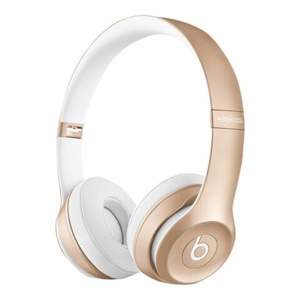 Säljer mina sjuktsnygga och bekväma Beats by Dr. Dre Solo2 Gold Edition ✨ Går att lyssna via Bluetooth och sladd. Hörlurarna är i fint skick och varsamt använda. Fodral, laddningsladd och hörlurssladd medföljer. Köpta för 1599kr. Säljer för 450kr inkl. frakt💖