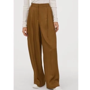 Vida byxor - Fina vida byxor, säljs inte längre och kostade 600 nya. Ovanligt bra kvalitet för att vara HM.