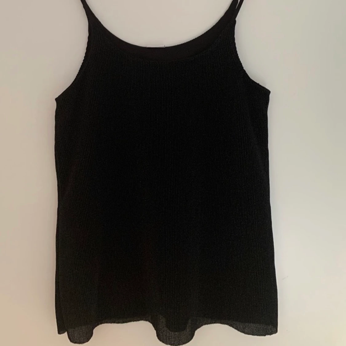 Glittrigt svart linne - 91