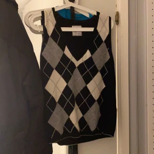 Snygg slipon väst - Säljer nu en sliponväst 