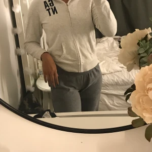 Gant tröja  - Säljer min fina gant tröja som jag börjar att växa ur🥰men super din och super skön🥰 frakt ingår ej!!!!!