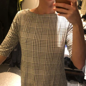 Flash woman M - Så skön o snygg tröja, älskar mönstret! Inte alls använd.  Säljer pågrund av att den aldrig kommer till användning