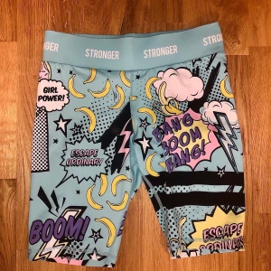 Stronger bikershorts - Ascoola bikershorts från Stronger i strl M, lite slitna sömmar kanten av shortsen. Annars jättefint skick knappt använda bara försökt röja ut sömmarna längst ned lite som sagt ☺️ säljer för 80 + frakt