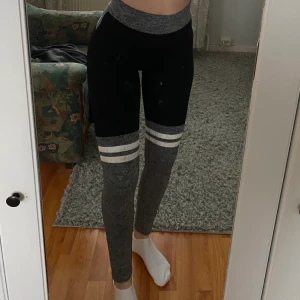 Träningstajts  - Jätteskön högmidjade träningstajts från Bubbleroom. Används tyvärr inte längre! 