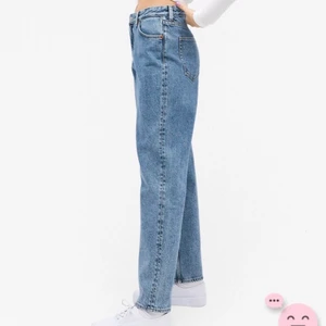 Monki Straight Taiki Jeans - Jättesnygga monki jeans som tyvärr var för stora för mig och därför sparsamt använda🧚💙 nypris 400kr! köparen står för frakt🤍