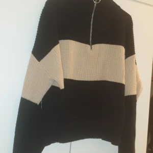 BIK BOK TRÖJA💜 - Säljer denna!Den är jätte skön att speciellt på vintern.Riktiga priset är 300kr men säljer den för 100 kr.kontakta mig för mer information.Frakten är 66kr💜