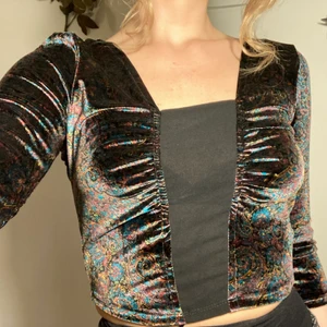 Sammetströja från Ecoté - Superfin sammetströja från Ecoté 🌹 Bara provad, aldrig använd! Stretchigt material :) 