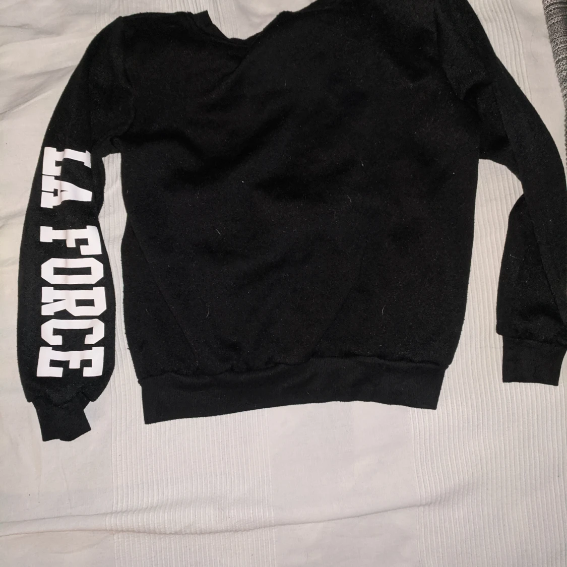 Svart tröja med tryck - 90