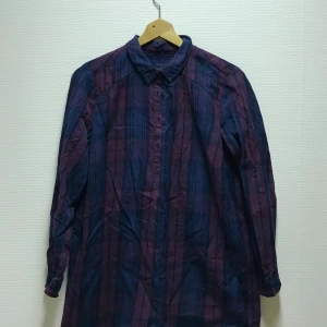 Skjorta - Ej använd, dock köpt begagnad. Står ingen storlek, skulle säga m/l. 💕