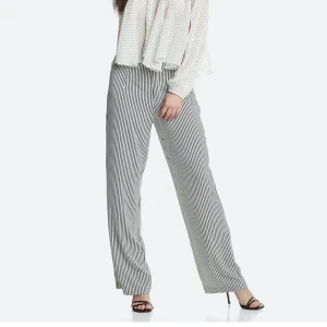 Söker!! - Söker dessa randiga byxor från bikbok. I storlek XS/S hör av dig om du säljer!