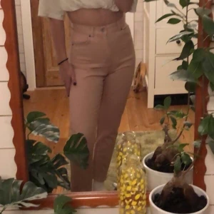 Rosa brallor - Skitsnygga och bekväma, rosa byxor från Dr denim :)