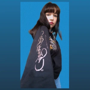 Ed hardy ziphoodie 💀💗 - Äkta ed hardy hoodie med dragkedja! Unisex. Den är helt som ny! Använd typ 2 gånger. BUDA I KOMMENTARERNA! Varje budning höjs med minst 10kr! 