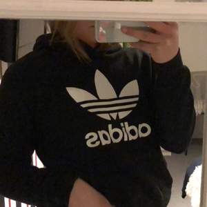 Adidas hoodie i bra skick