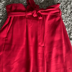 KOSTYMBYXA - Kostymbyxor från HM i storlek M men sitter som en S. Aldrig använda, 70 kr + frakt 🚚 