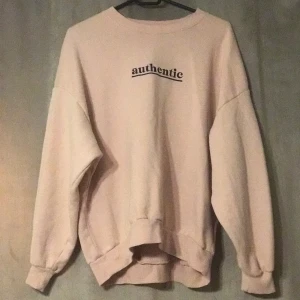 Tröja - En mysig tröja i storlek M.                                                     Tar helst swish ☺️