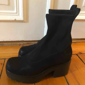  - Dioon stretch från vagabond - nypris 1200kr. Endast använda 2 ggr pga lite för stora. Kan mötas upp i Gbg annars tillkommer frakt✨