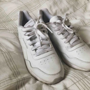  - Frakt ingår ej. Säljer mina skönaste sneakers pga förstora)-: passar 38 och 39. 