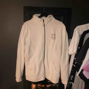  - Snygg och skön zip up