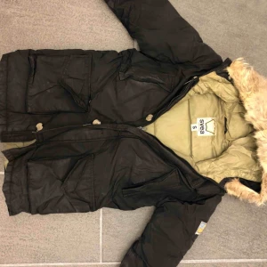  - Svea pälsjacka storlek S. Nypris 2500kr. 