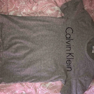  - Köpt på kidsbrandstore & endast använd 1 gång då de inte är min stil. Kan fraktas men köparen står för frakten!