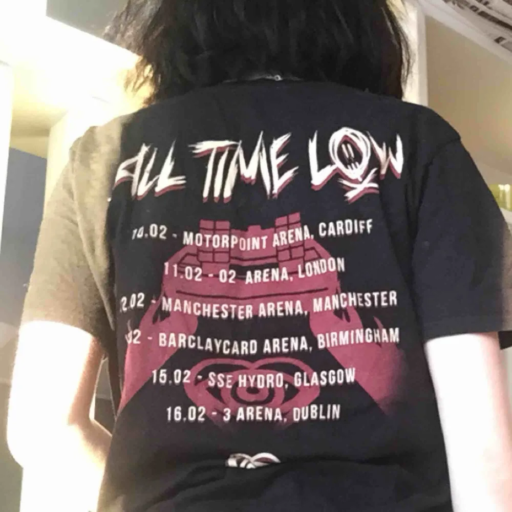 All Time Low-merch köpt på en konsert i London i strl M. Sparsamt använd! 70kr + frakt Betalas helst via swish!. T-shirts.