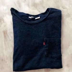  - Levis t-shirt🌻