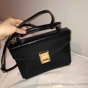  - Väska från Asos, aldrig använd. 