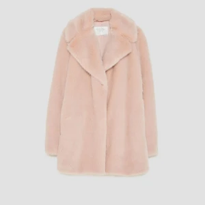  - Nypris 1000kr Använd fåtal gånger under förra vintern ser helt ny ut Väldigt mysig och skön som passar bra på vinter/tidig vår/sen höst