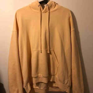  - Hoodie från weekday. Använd typ 3 ggr?? 