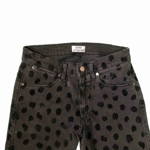  - Det är barn byxor men dom sitter som xxs