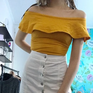  - Off shoulder-body. Fint skick, frakt ingår.