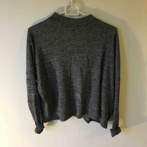  - Polotröja från H&M använd en gång :) hämtas eller skickas mot frakt 