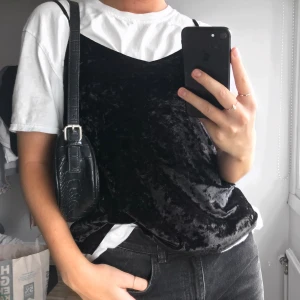 Linne i sammet  - Ett mjukt linne i sammet från hollister, fint skick