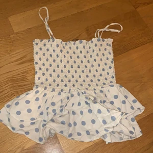 Linne från zara - Prickigt fint linne från zara. Går att haka av och på banden 