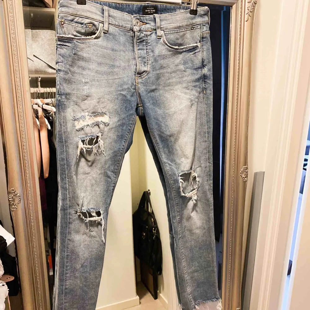 Snygga jeans från river island!  Hämtas hos mig eller skickas för 59 kr 💌. Jeans & Byxor.
