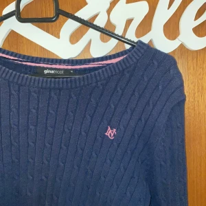 Kabelstickad  - Kabelstickad från Gina tricot, Stolek M. Mitt pris 60 frakten ingår i priset!