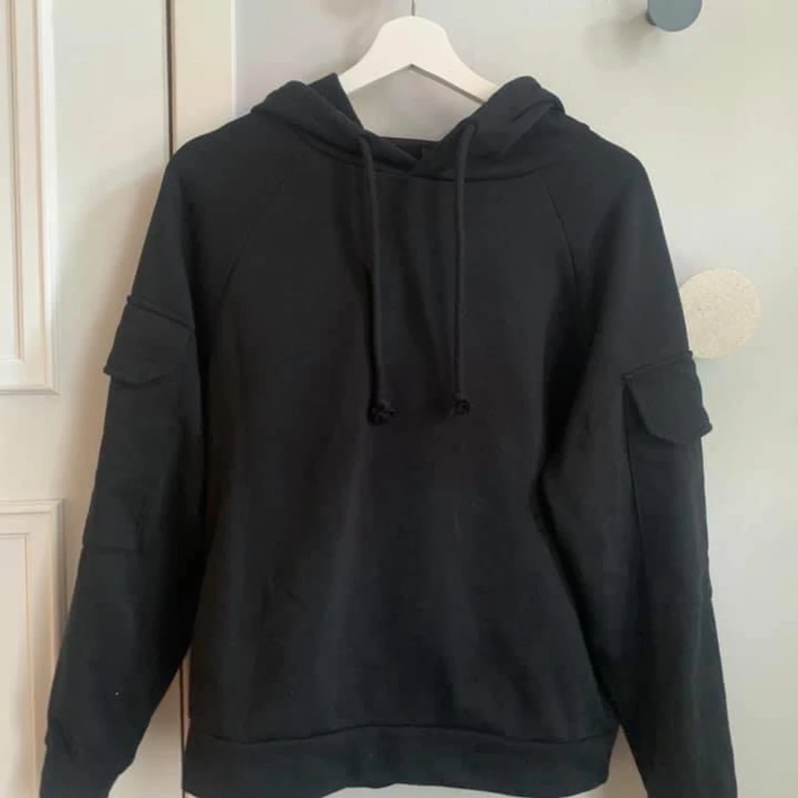 Hoodie från Ginatricot
