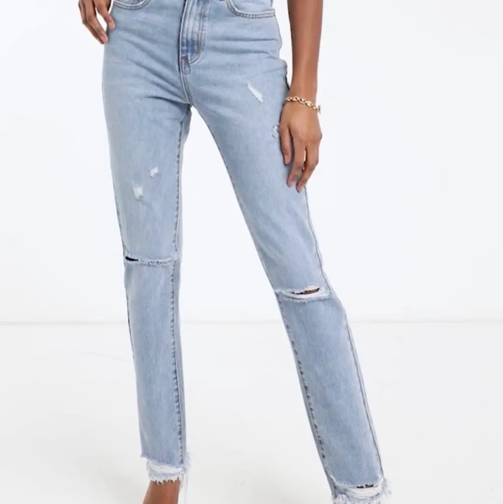 Säljer dessa jeans från asos, de är aldrig använda och de säljs på grund av att jag har köpt ett par liknande. Köpte för 419 kr. Buda från 300!. Jeans & Byxor.