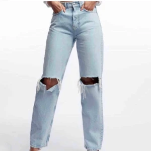 Gina jeans! - Säljer de jättepopulära jeansen från Gina! Aldrig använda (prislappen även på)💕 Slutsålda överallt vad jag vet<3  passar mig som vanligtvis brukar ha storlek S/M på mig❤️ Budet ligger på 850kr❣️