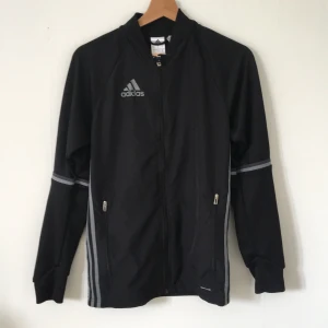 Funktionsjacka från Adidias - Sportjacka från Adidas