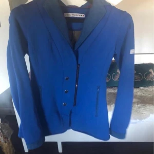 Animo  - Väldigt fint skick. Storlek svensk 36